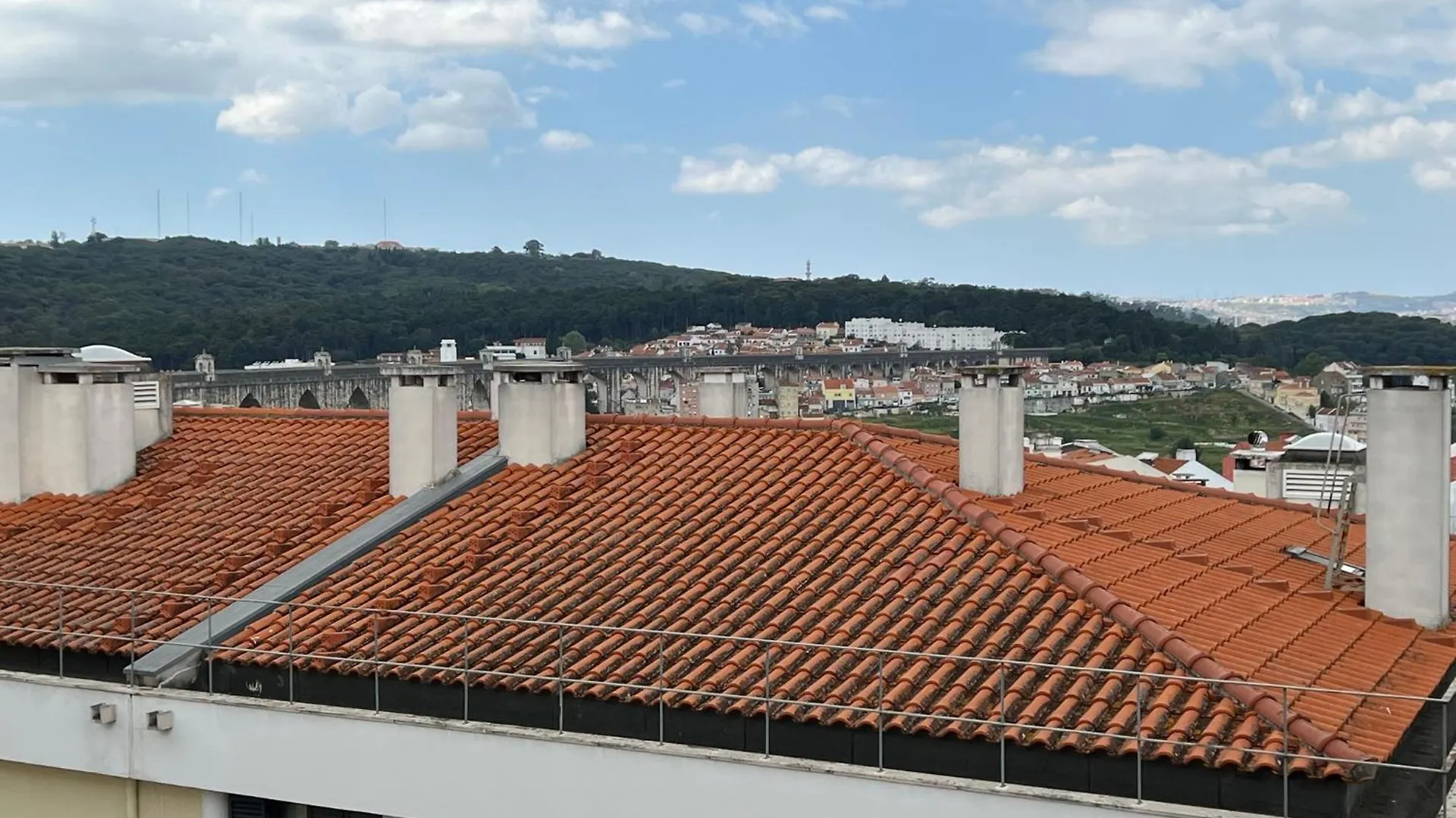 New Aqueduct View Romantic Apartment In Campolide - 2B contacts